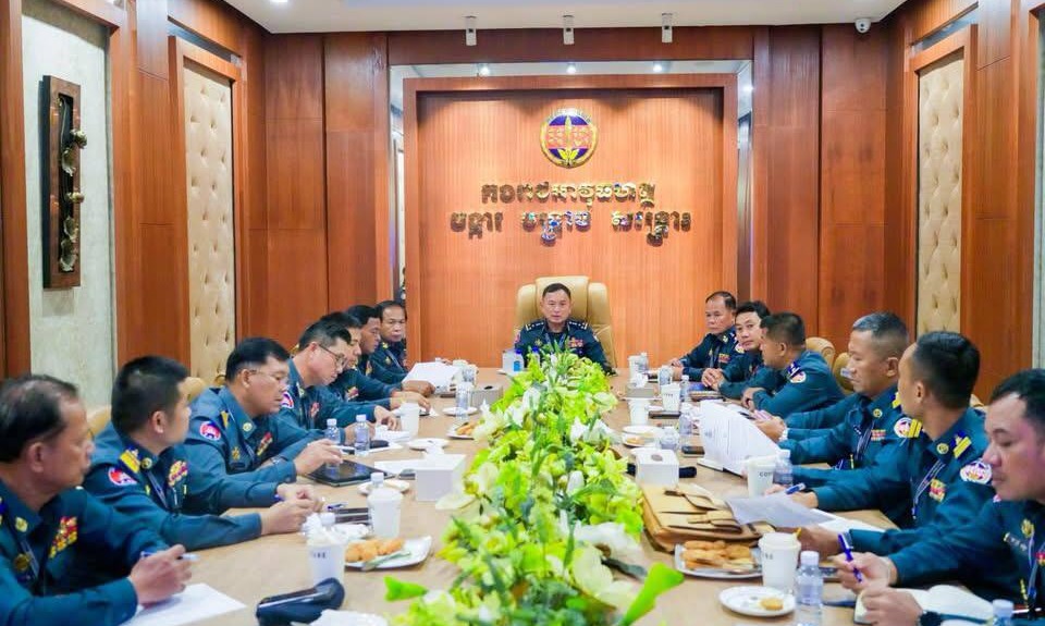 ឧត្តមសេនីយ៍ឯក រ័ត្ន ស្រ៊ាង ដឹកនាំកិច្ចប្រជុំត្រួតពិនិត្យវឌ្ឍនភាពការងារ និងពង្រឹងការងារស្រាវជ្រាវ និងបង្រ្កាបបទល្មើសឆបោកតាមប្រព័ន្ធបច្ចេកវិទ្យា!