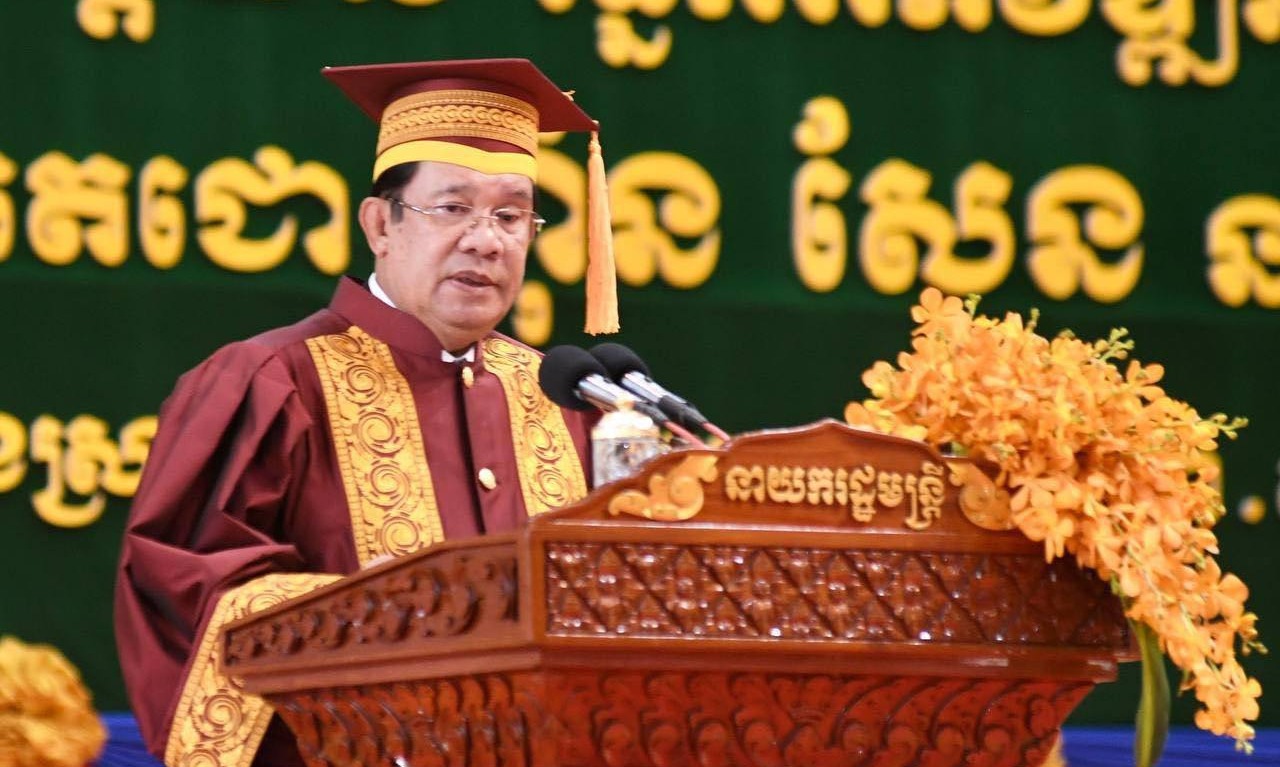 សម្តេចតេជោ ហ៊ុន សែន៖ «មិនបាច់ដកចេញសញ្ញាបត្រពីខ្ញុំនោះទេ ព្រោះខ្ញុំបានបោះវាចោលចូលក្នុងបង្គន់តាំងពីឆ្នាំ២០០៨ នៅពេលដែលថៃលើកកងទ័ព ចូលឈ្លានពានប្រាសាទព្រះវិហាររបស់ខ្មែរមកម៉្លេះ» !