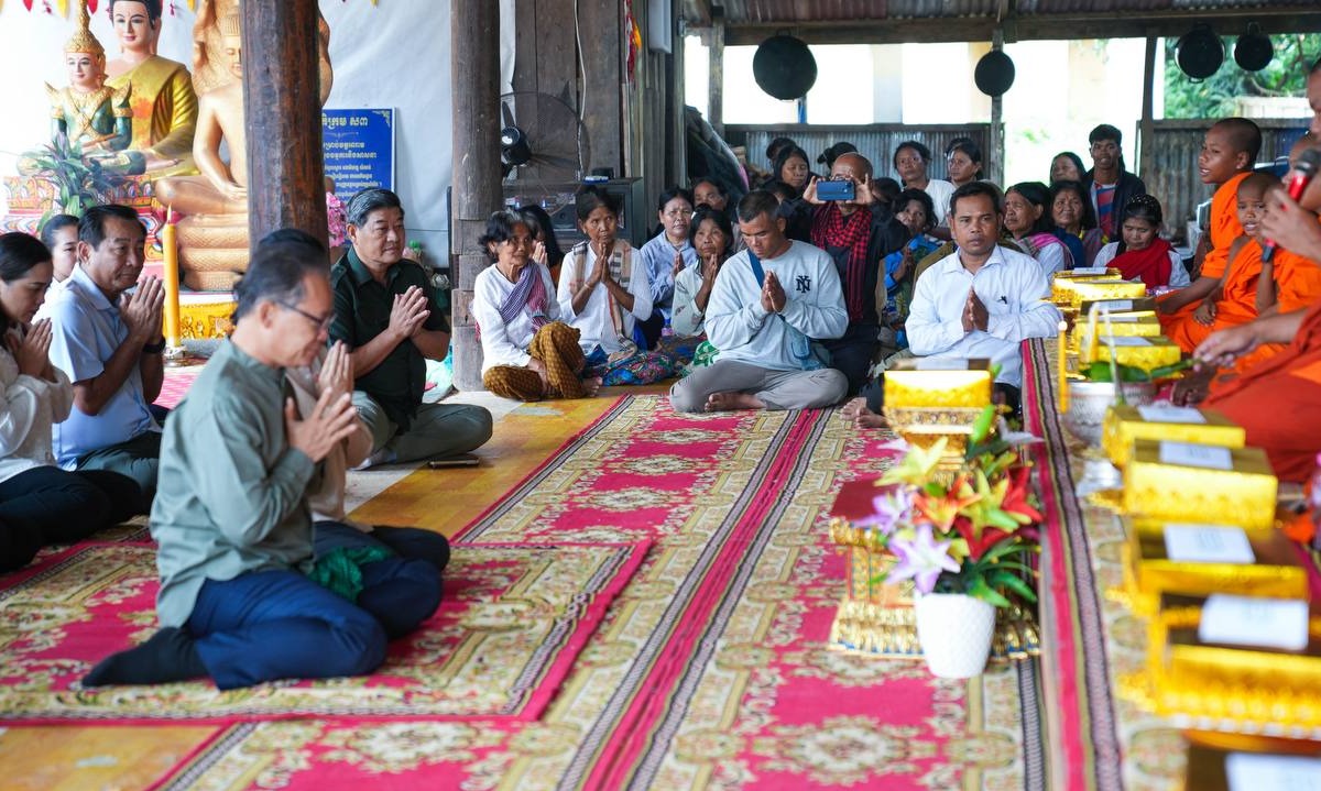 ឯកឧត្តម អ៊ាង សុផល្លែត៖ សង្រ្គាមមិនល្អទេសំរាប់យើងទាំងអស់គ្នា គេបំពានយើងគេឈ្លានពានយើង គេប្រើប្រាស់គ្រប់មធ្យបាយទាំងអស់ តែវីរៈកងទ័ពយើងនៅតែតស៊ូការពារទឹកដីរបស់យើងយ៉ាងអង់អាចក្លាហាន