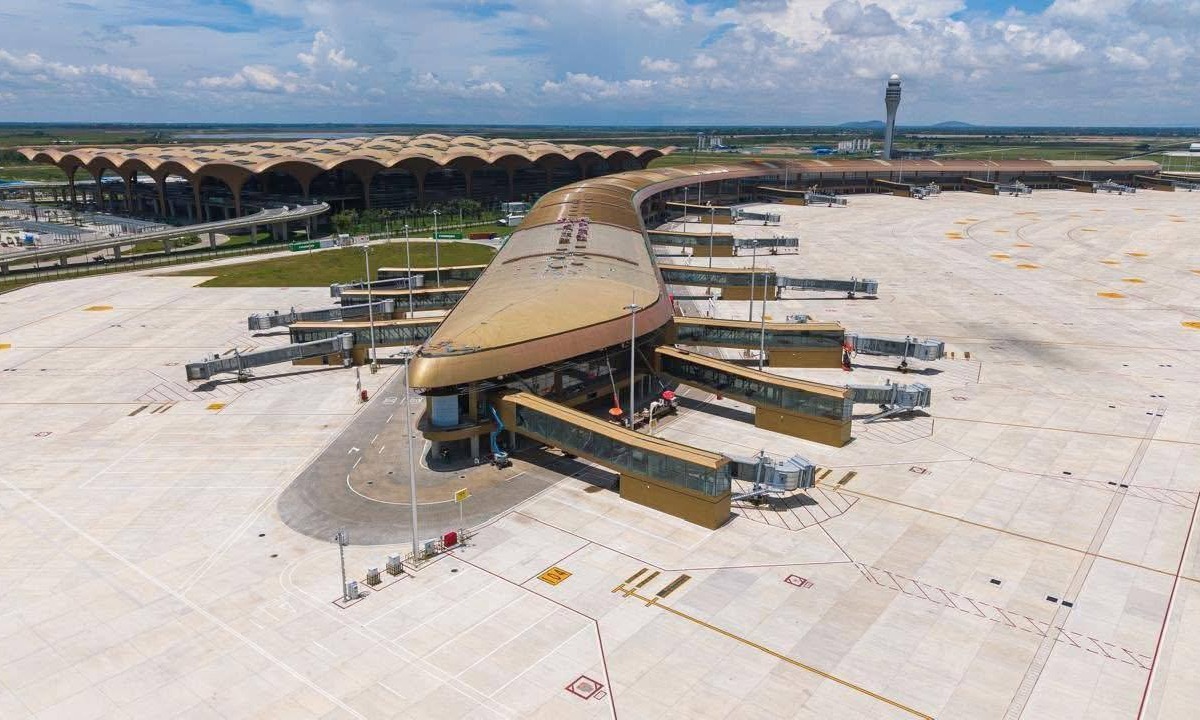 សម្តេចតេជោ ហ៊ុន សែន៖ អាកាសយានដ្ឋានអន្តរជាតិតេជោ៖ ច្រកទ្វារថ្មីរបស់កម្ពុជាឆ្ពោះទៅកាន់ពិភពលោក