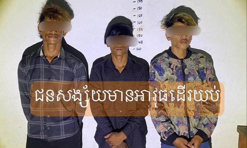 ចាប់ខ្លួនក្រុមក្មេងទំនើងដើរយប់ជ្រៅមានអាវុធដាវ​-កាំបិត​ និងជំពាមកៅស៊ូដាក់តាមខ្លួន​